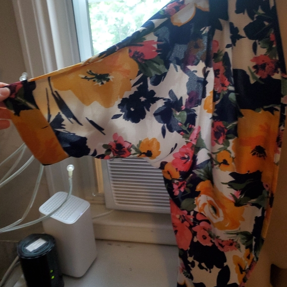 TeenBell Floral Sleeved Cover up - Picture 3 of 5